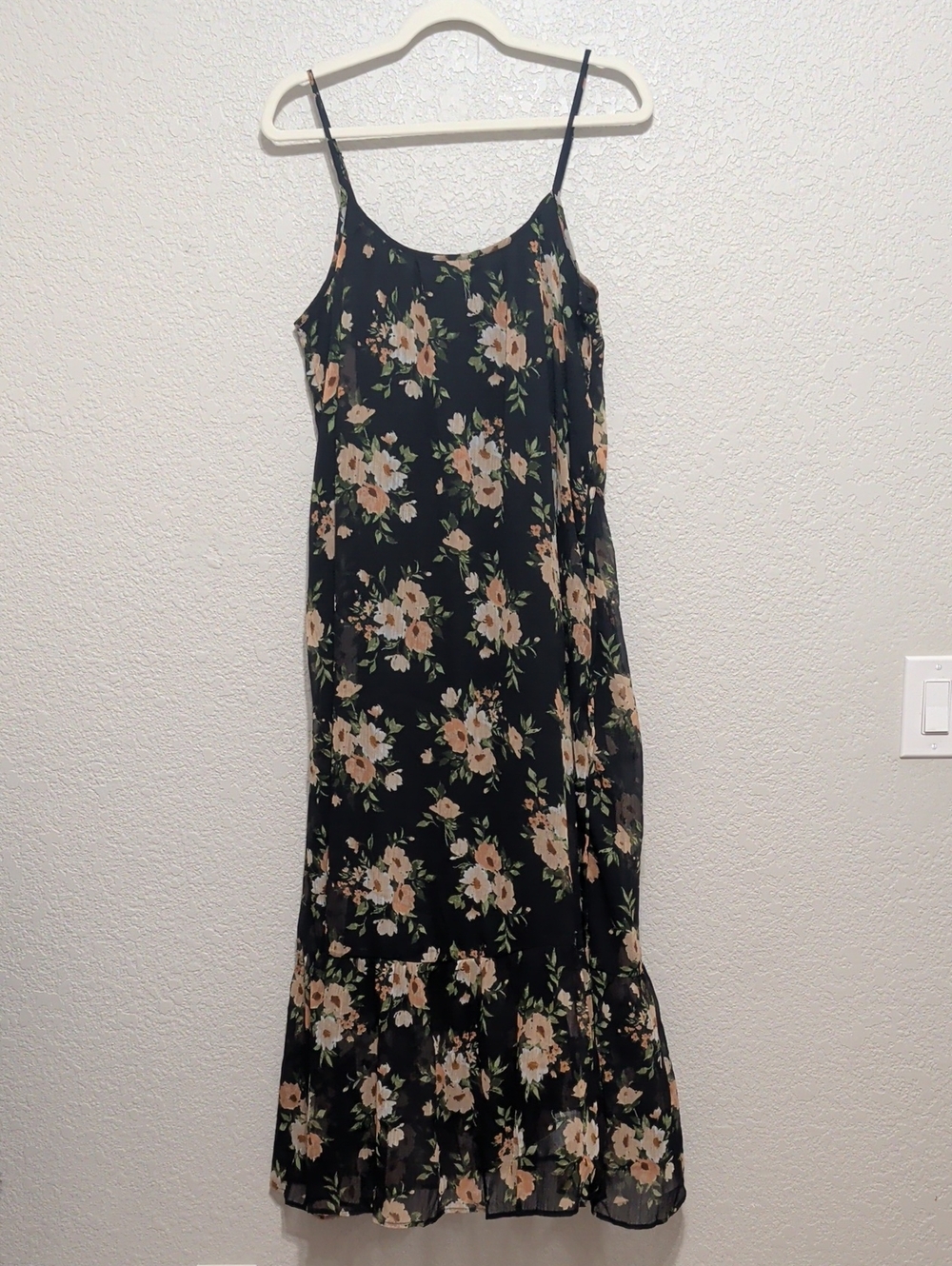 Old Navy The Occasion black floral waist-defined sleeveless chiffon maxi dress - Picture 5 of 10